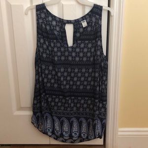Old Navy sleeveless blouse. Excellent condition